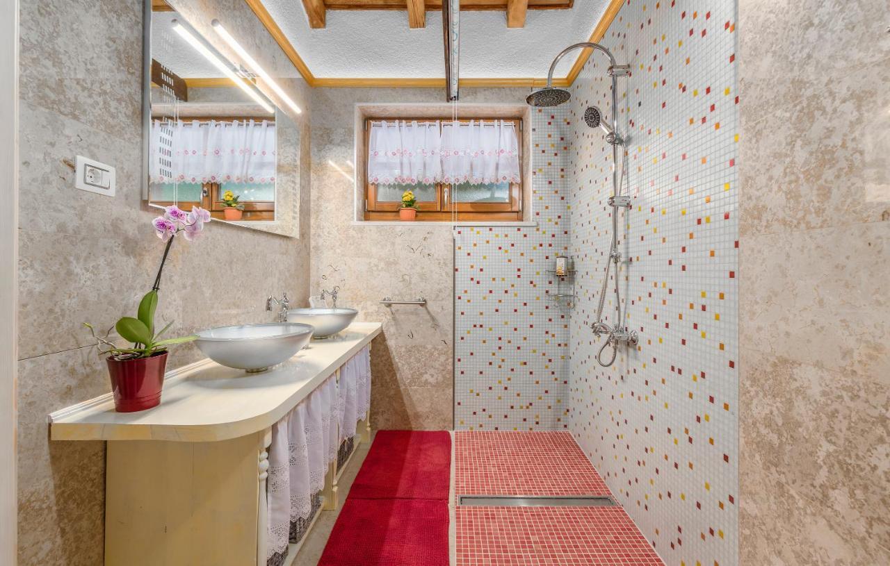 Family Villa Lipica With Private Pool And Jacuzzi Pazin Exterior photo